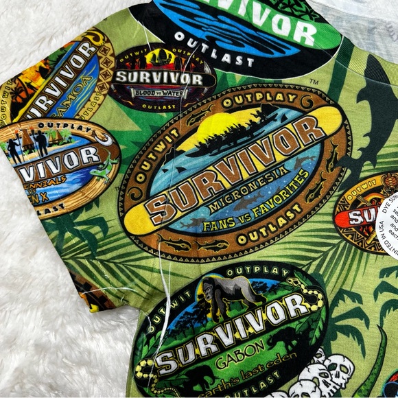 NWOT Logo Vision Survivor AOP Past Seasons Graphic T-Shirt Junior Sz XL - Picture 5 of 7